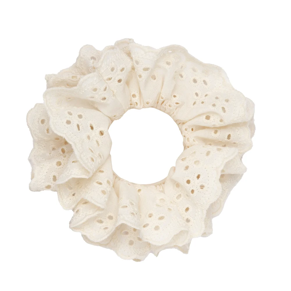 Broderie Scrunchie Beauty v:3967818