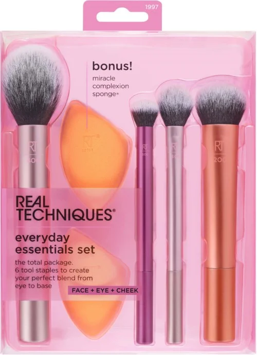 Real Techniques Everyday Essentials With Bonus Miracle Complexion Sponge v:8160722